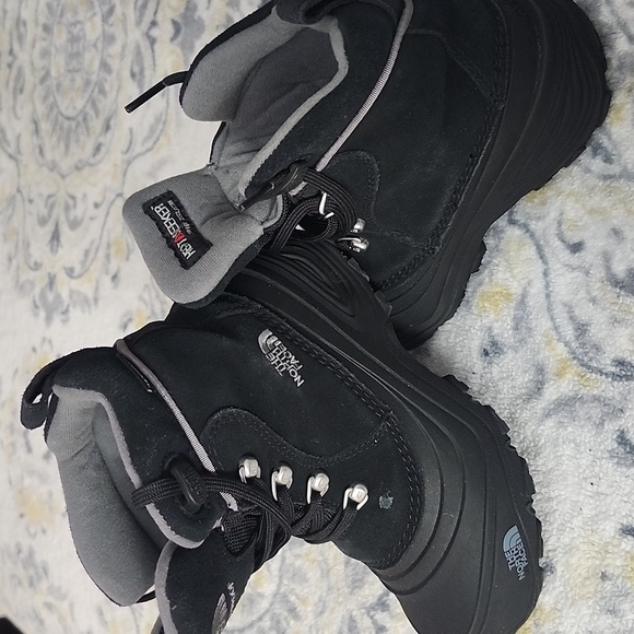 The North Face Black Insulated Winter Boots - Picture 6 of 10